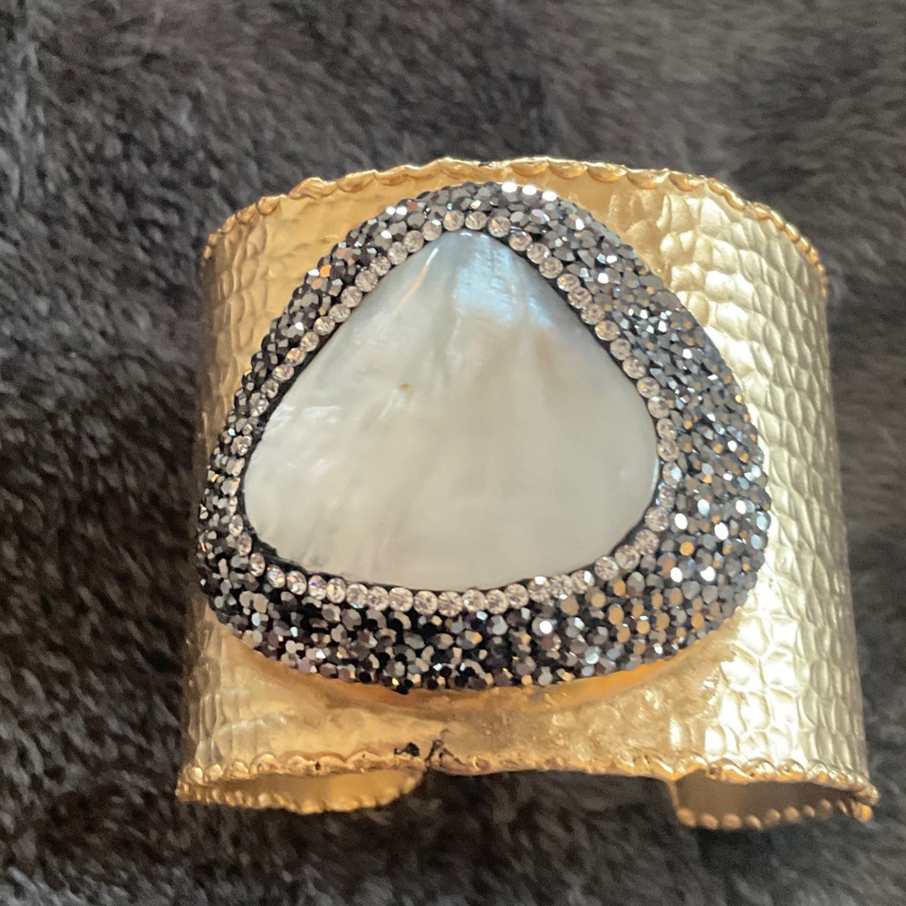 NEW GOLD CUFF PEARL AND CRYSTALS, SEE FLAW AT BOTTOM WITH BLACK MARK 2” high